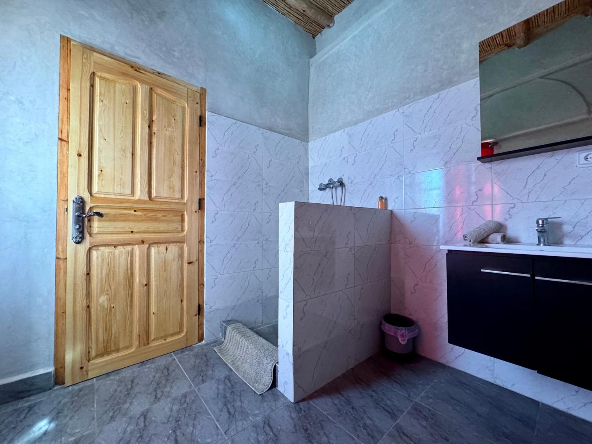 Jenny Lynn Hotel Tazrou Kültér fotó