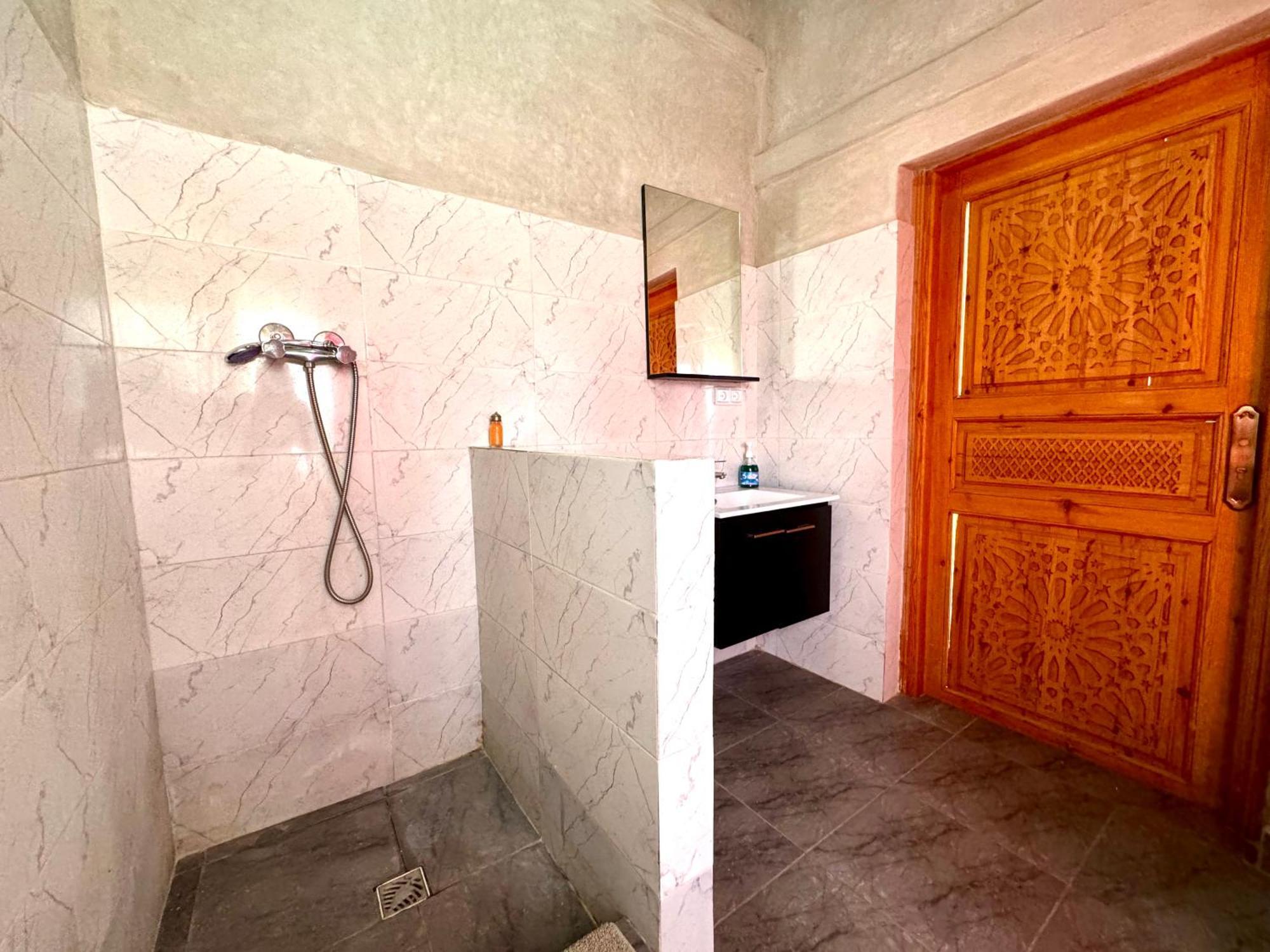 Jenny Lynn Hotel Tazrou Kültér fotó