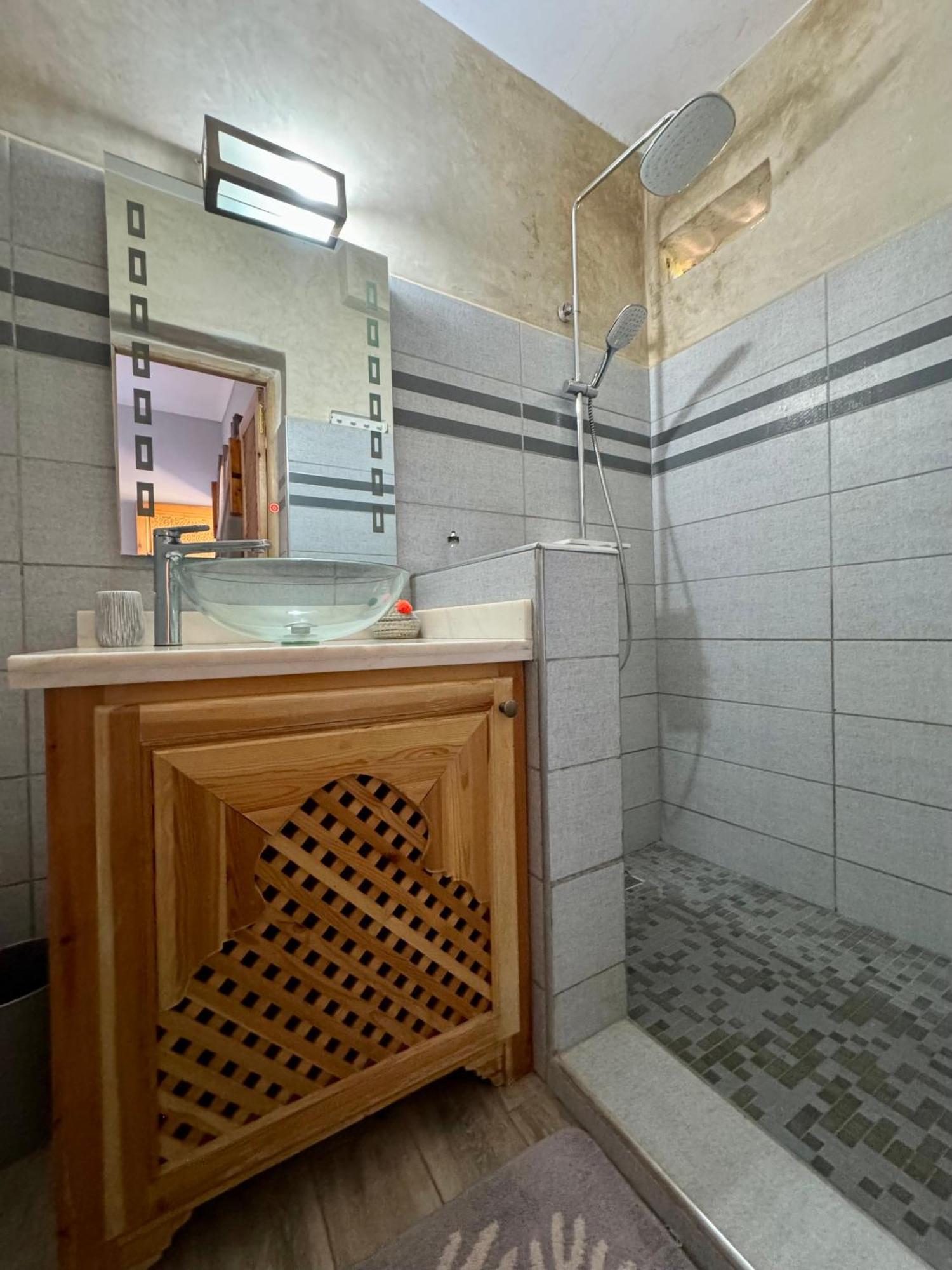 Jenny Lynn Hotel Tazrou Kültér fotó